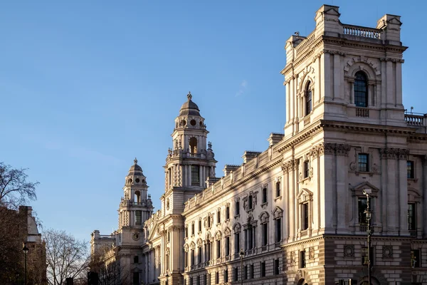 LONDON - DEC 9 : Winter sun on a building in Westminster in Lond — Zdjęcie stockowe