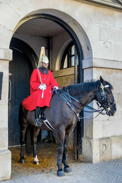 LONDON - DEC 9 : Lifeguard of the Queens Household Cavalry in Lo — Stock Photo, Image