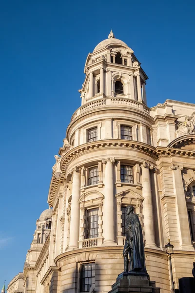 LONDRES - DEC 9: Estátua do Duque de Devonshire em Whitehall i — Fotografia de Stock