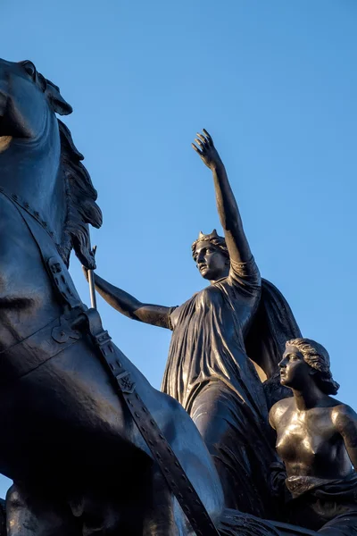 LONDRA - DEC 9: Scultura in bronzo di Thomas Thornycroft commerat — Foto Stock