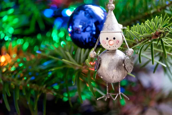 Játék madár egy karácsonyfa — Stock Fotó
