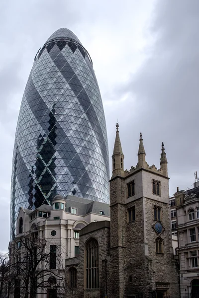 LONDON - DEC 20 : 30 St Mary Axe affectionally known as the Gher — Stock Photo, Image