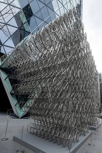 LONDRES - DIC 20: La nueva escultura para siempre de Ai Weiwei fuera de Lond —  Fotos de Stock