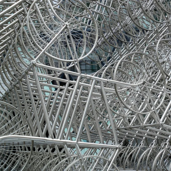 LONDON - DEC 20 : Ai Weiwei's new Forever Sculpture outside Lond — Stok fotoğraf