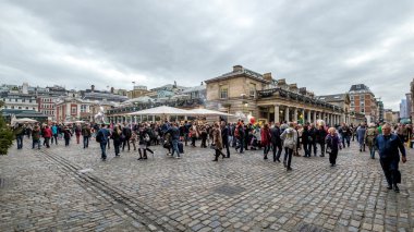 LONDON - DEC 20 : People Walking around Covent Garden in London 