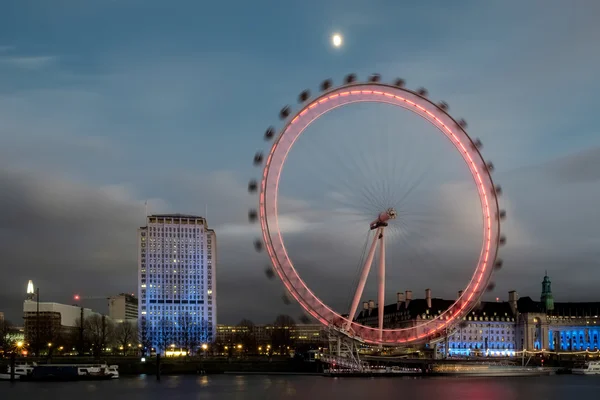 Londra - Aralık 20: Londra'da gece London Eye görünümünü d — Stok fotoğraf