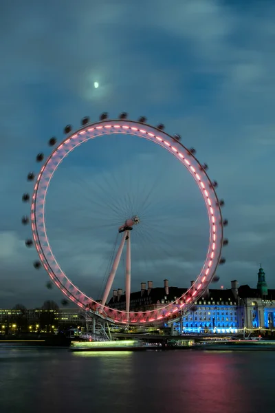 Londra - Aralık 20: Londra'da gece London Eye görünümünü d — Stok fotoğraf