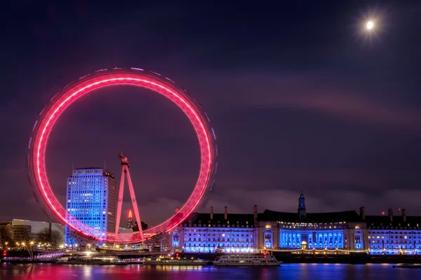 LONDRES - DIC 20: Vista del London Eye por la noche en Londres en D — Foto de Stock