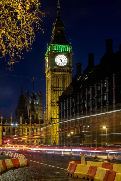 LONDRA - DEC 20: Veduta del Big Ben di notte a Londra il Dic — Foto Stock