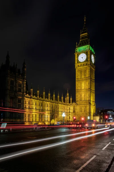 LONDRA - DEC 20: Veduta del Big Ben di notte a Londra il Dic — Foto Stock