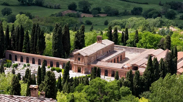 MONTEPULCIANO, TUSCÂNIA / ITÁLIA - 17 DE MAIO: Vista do Cemitério — Fotografia de Stock