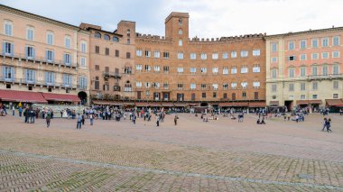 Sienna, Toskana/İtalya - Mayıs 18: Turist Sienna İtalya Mayıs