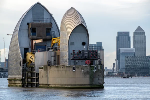 London - Jan 10: Utsikt över Themsen barriären i London på Jan 10 — Stockfoto