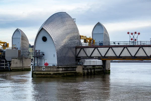 LONDON - JAN 10 : View of the Thames Barrier in London on Jan 10 — Stock Photo, Image