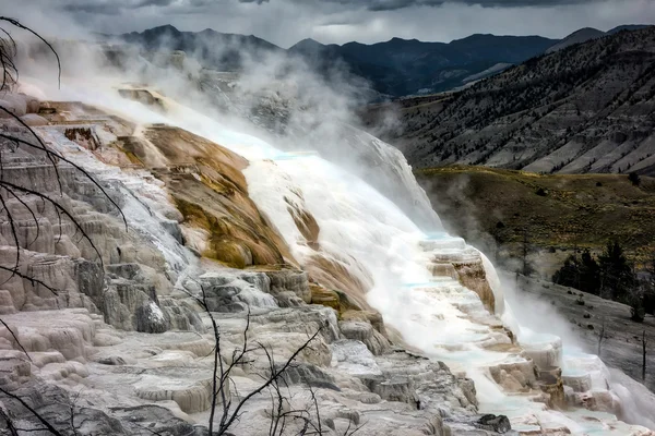 Veduta delle sorgenti termali di Mammoth — Foto Stock