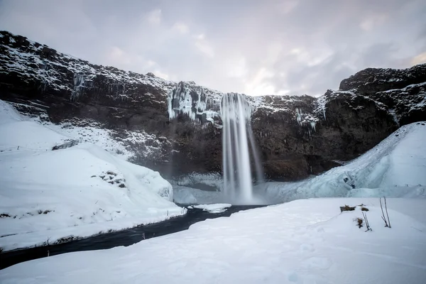 Перегляд Seljalandfoss водоспад в зимовий період — стокове фото