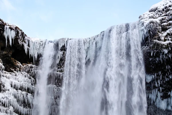 Vue de la cascade de Skogafoss en hiver — Photo