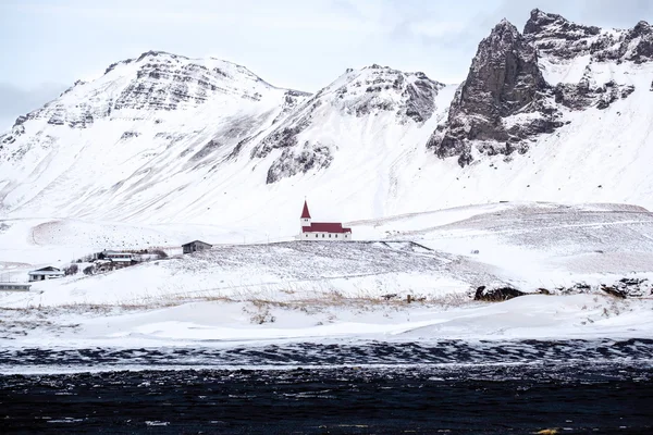 Vik/Islandia - luty 02: widok na kościół w Vik Islandii na luty 0 — Zdjęcie stockowe