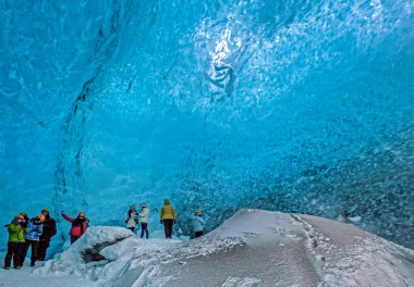 Jokulsarlon/İzlanda - Şubat 03: Kristal buz Mağarası yakınındaki Jokulsarlon
