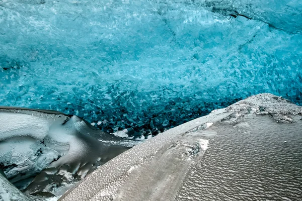 Křišťálová ledová jeskyně poblíž Jokulsarlonu — Stock fotografie