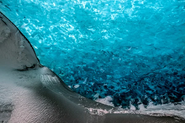 Jokulsarlon yakınlarında Kristal Buz Mağarası — Stok fotoğraf