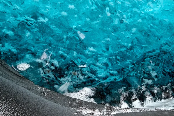 Křišťálová ledová jeskyně poblíž Jokulsarlonu — Stock fotografie