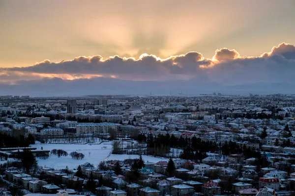 REYKJAVIK/ICELAND - FEB 05 : View over Reykjavik from Hallgrimsk — Zdjęcie stockowe