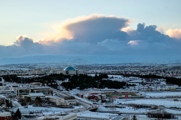REYKJAVIK/ICELAND - FEB 05 : View over Reykjavik from Hallgrimsk — Zdjęcie stockowe