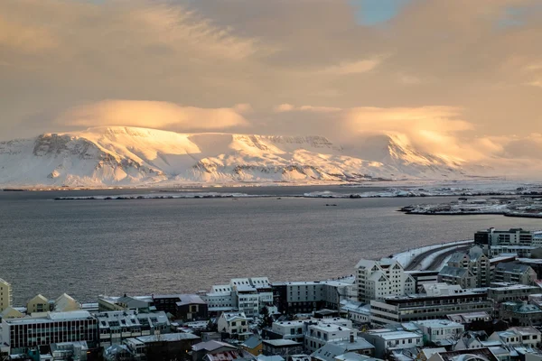 REYKJAVIK/ICELAND - FEB 05 : View over Reykjavik from Hallgrimsk — Stockfoto
