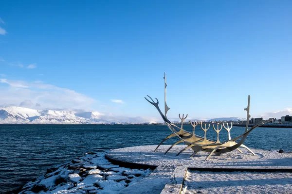 REYKJAVIK/ICELAND - FEB 05 : Sun Voyager in Reykjavik Iceland on — Stock fotografie