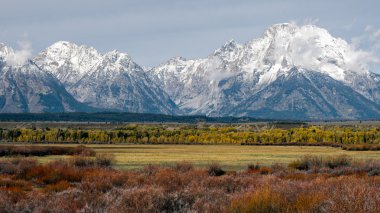 grand teton mountain aralığı görünümünü