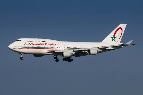 Prague, Çek Cumhuriyeti - 18 Mart: Kraliyet Hava Marocco Boeing B747-400 Kral Mohammed VI ile anlaşmak. varışta gemide Prg Havaalanı'na 8 Mart 2016. 