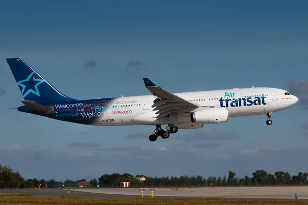 PRAGUE, CZECH REPUBLIC - AUGUST 30: Air Transat Airbus A330-200 lands at PRG Airport on August 30, 2016. Air Transat is a Canadian leisure airline based in Montreal, Quebec. — Stock Photo, Image