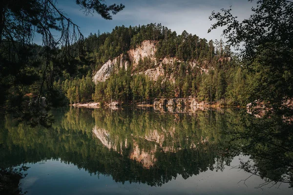 Lac Dans Ville Rocheuse Appelé Adrspach Parc National — Photo