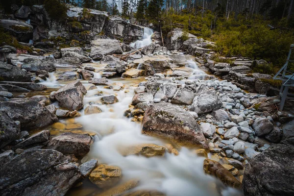 Cold Creek Flows Huge Terrain Break Creates Beautiful Cascades Cataracts — Stock Photo, Image