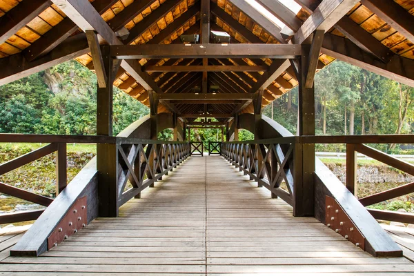 Houten brug — Stockfoto