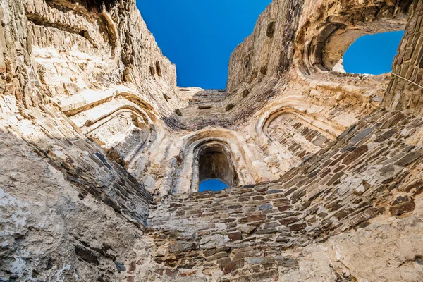 Ruinas del castillo Okor — Foto de Stock