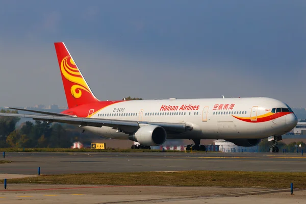 Hainan havayolları için kalkış Prg Havaalanı taksi — Stok fotoğraf