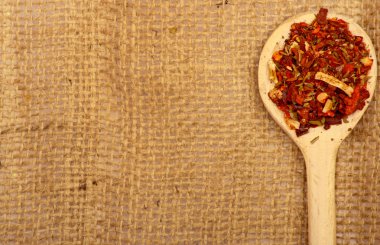 çuval bezi üzerine baharat