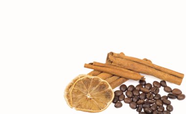 kahve çekirdekleri, tarçın ve limon