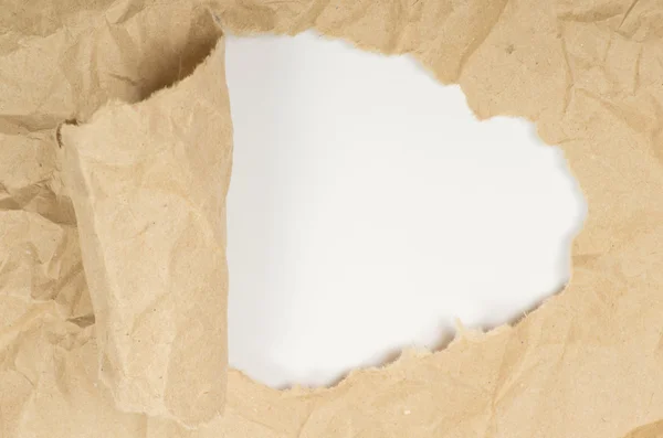 Zgrywanie papieru na białym tle — Zdjęcie stockowe