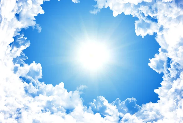 Sun in bright blue sky — Stock Photo, Image