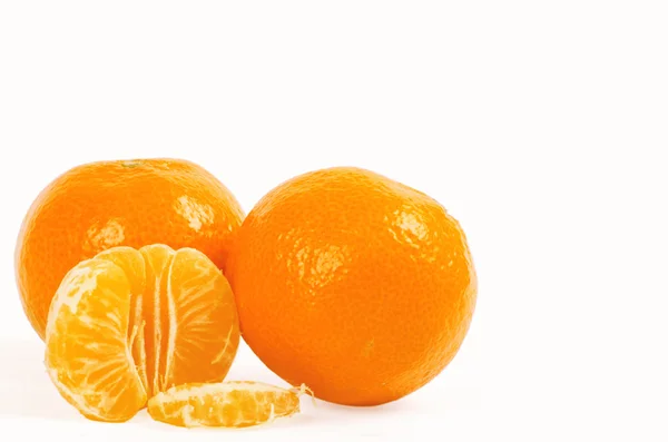 Tangerinas isoladas em branco — Fotografia de Stock