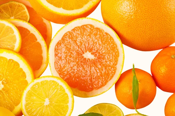 Citrusvruchten op wit — Stockfoto