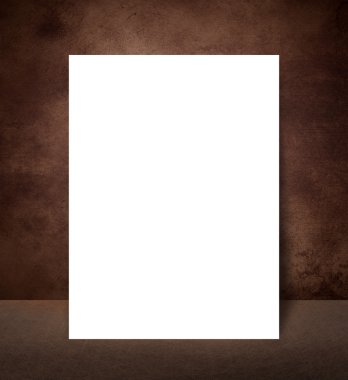 Tablo bir duvarın yanında durduğunu