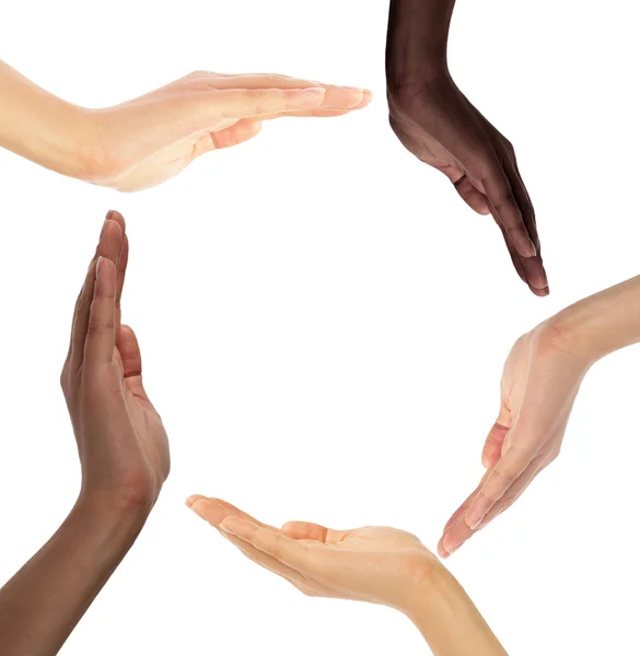 Manos humanas multirraciales haciendo un círculo — Foto de Stock