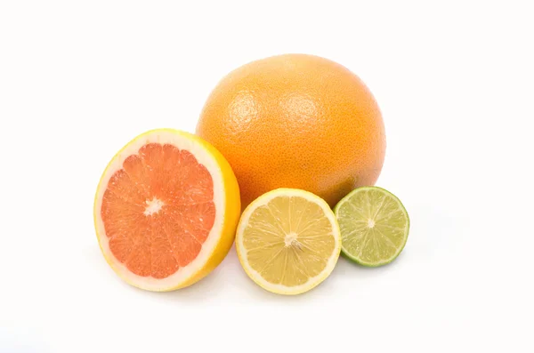 Limette, Zitrone, Orange und Grapefruit isoliert — Stockfoto