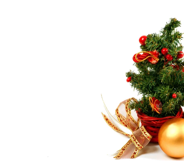 Decorativo albero di Natale isolato — Foto Stock