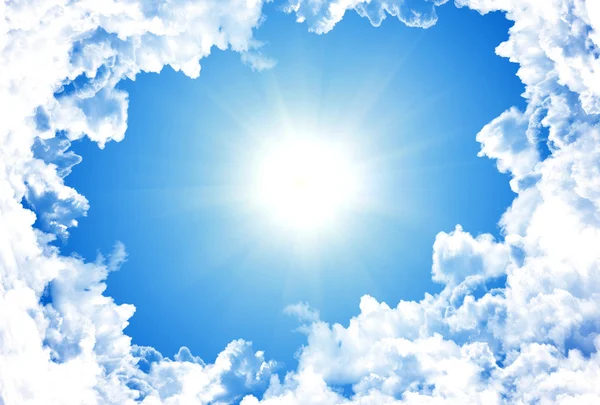 Sun in bright blue sky — Stock Photo, Image