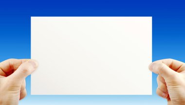 İzole kağıt holding eller